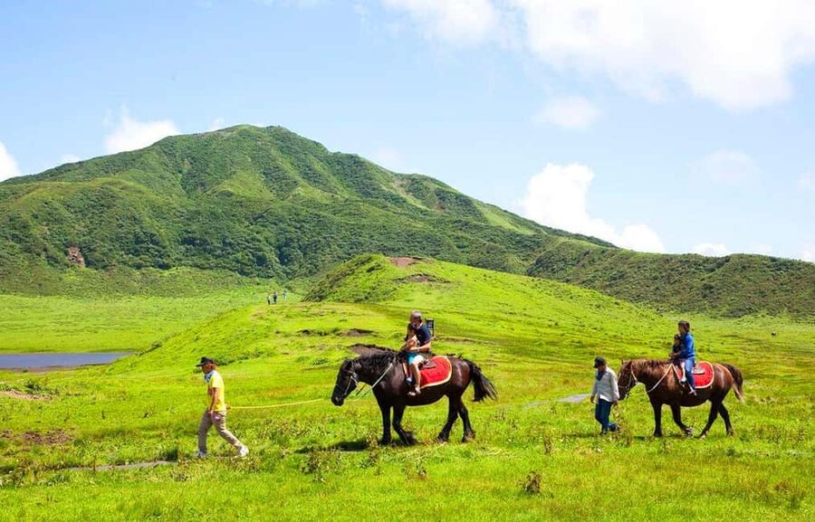 From Fukuoka: Mount Aso, Kurokawa Onsen, and Shrine Tour - Practical booking advice for the meeting point