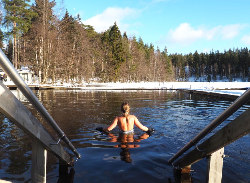 From Helsinki: Hike and Sauna in Sipoonkorpi National Park - A campfire barbecue with forest views