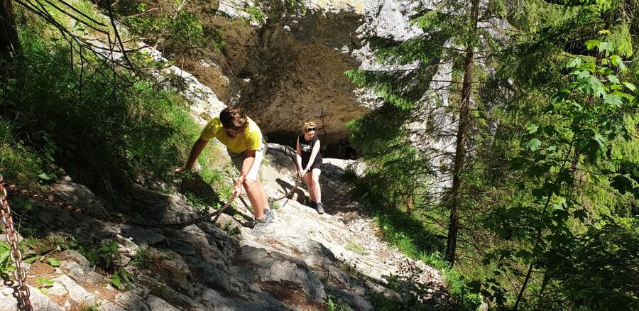 From Krakow: Hiking in the Tatra Mountains and Thermal baths - Krakow Gorge and the Dragon’s Den