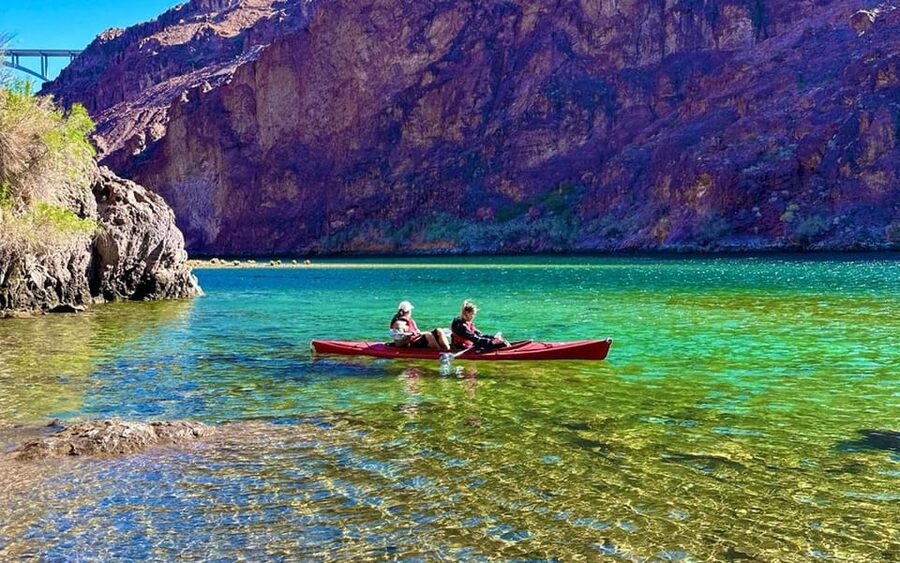 From Las Vegas: Hoover Dam Kayak Trip with 6 Hot Springs - What the guides add to a demanding day