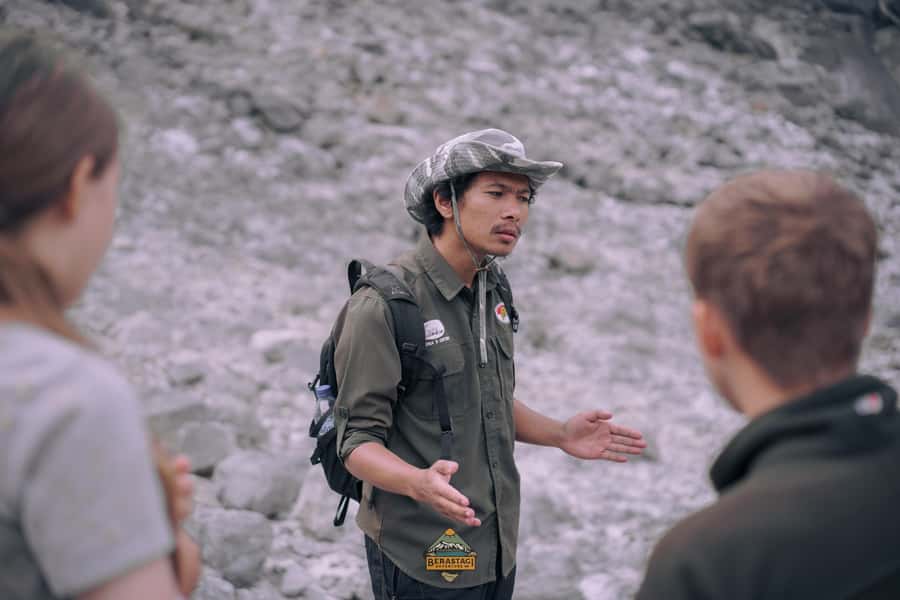 From Medan: Mount Sibayak Sunrise Hike & Natural Hot Spring - What to pack for this particular outing