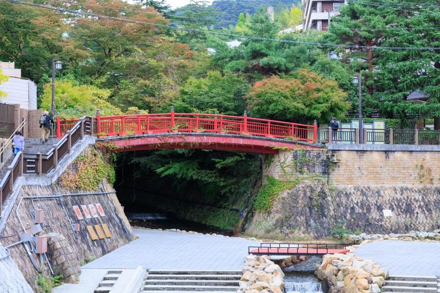 From Osaka: Himeji Castle, Arima Onsen & Mt. Rokko Day Tour - Karoyashiki-ato Park and the lunch pause