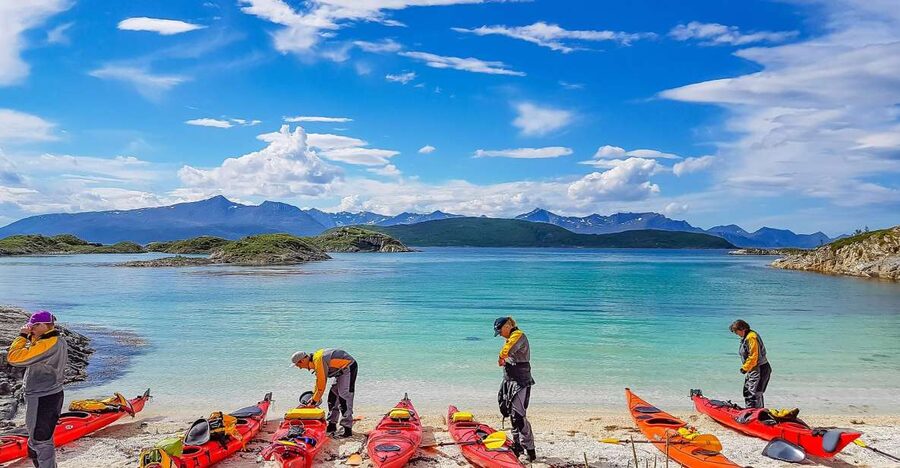From Tromsø: Kayak trip with lunch and sauna at Sommarøy - Why Sommarøy makes a good kayaking day from Tromsø