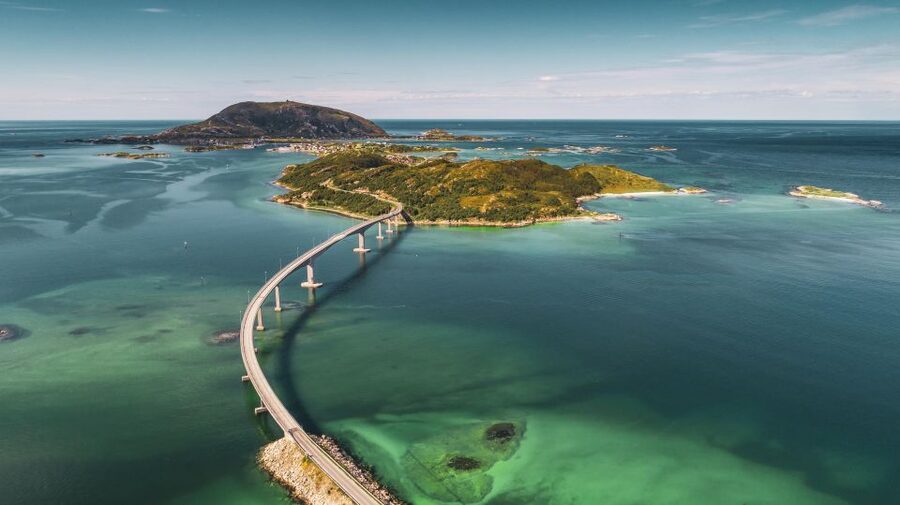 From Tromsø: Kayak trip with lunch and sauna at Sommarøy - Four and a half hours to use Sommarøy your way