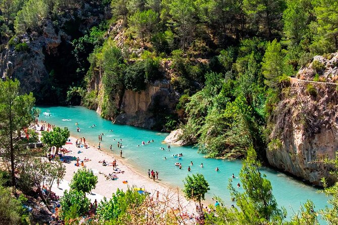 From Valencia: Montanejos Thermal Spring & Girlfriend Waterfall - What the guides add to the day