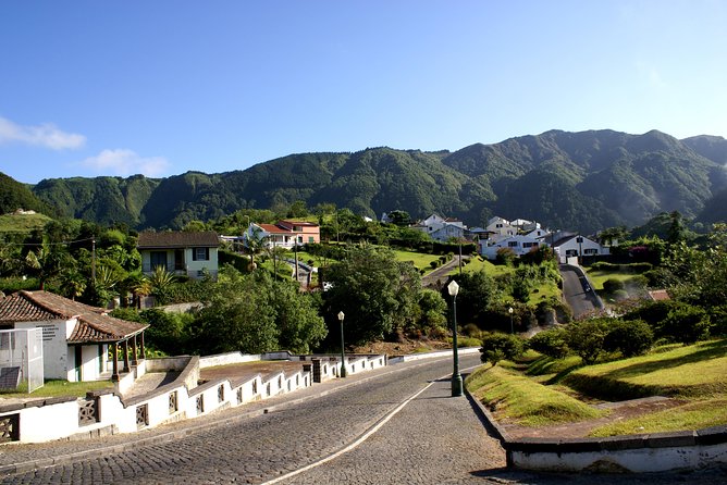 Full-Day Furnas Tour: Hot Springs, Traditional Lunch & Tea - Caldeira das Furnas brings the sulfur