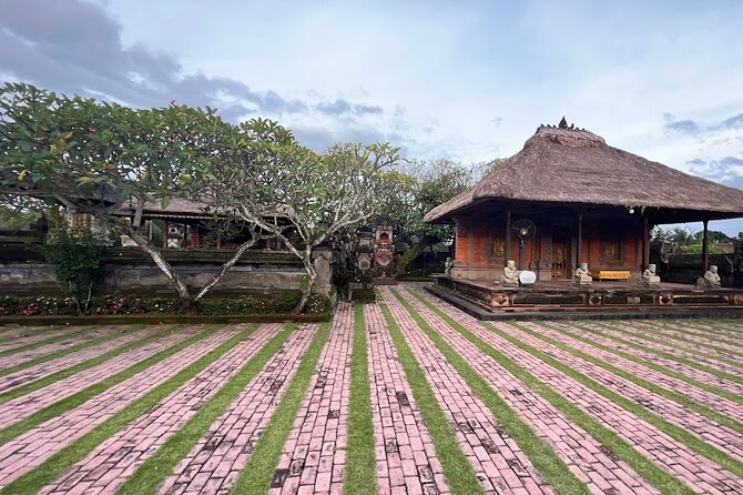 Full Day Kintamani Volcano View and Batur Natural Hot Spring - Kintamani lunch with a volcano view