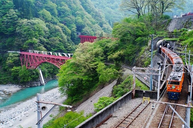 Full Day Tour to Kurobe Gorge and Unazuki Onsen from Kanazawa - Guide Quality and Group Size