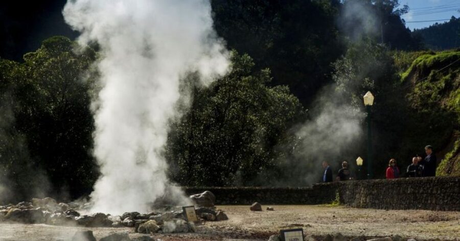 Furnas: Thermal Springs & Tea Plantation Day Tour with Lunch - Transport, guide style, and pace