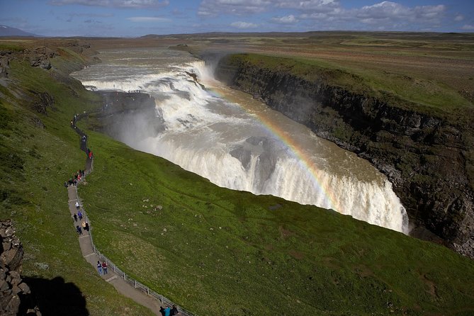 Golden Circle and Laugarvatn Fontana Geothermal Tour from Reykjavik - Guides, coaches, and the real group-size question