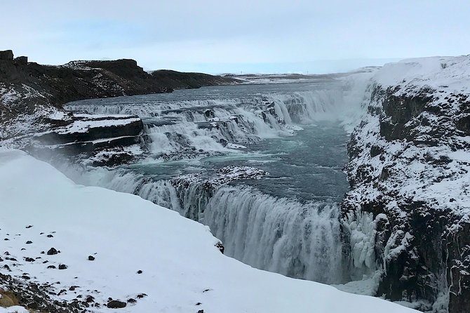 Golden Circle & Secret Lagoon & Friðheimar (lunch included) - PRIVATE TOUR - Gullfoss: getting close to the falling water