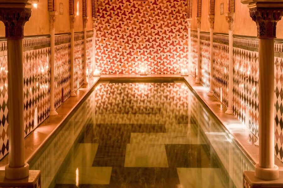 Granada: Hammam Al Ándalus with Massage - Changing rooms and useful comforts