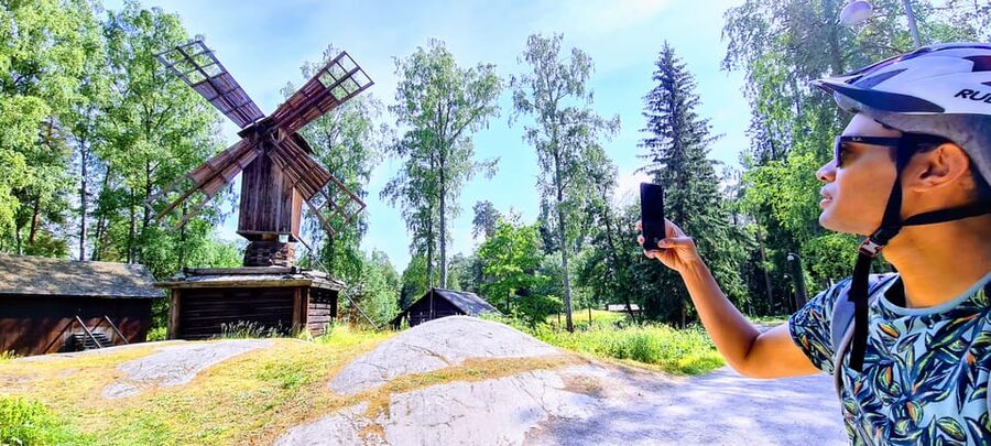 Helsinki: Bike or E-Bike Tour, BBQ, Sauna, Parks, and Forest - Cycling through Meilahti Arboretum