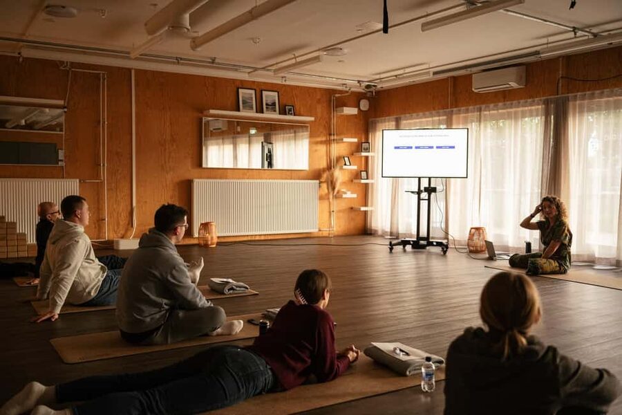 Helsinki: Finnish Ice Swimming & Sauna Training Experience - Meeting at Allas Pool in central Helsinki