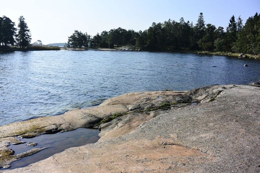 Helsinki: RIB Tour to Local's Cottage with BBQ and Sauna - Lighting the wood-heated sauna