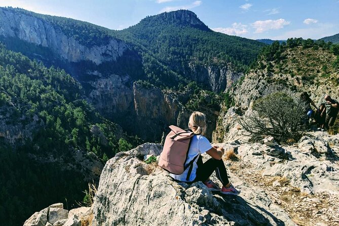 Hiking in Montanejos and swim in Thermal Springs - OFFICIAL GUIDE - Down to the river for lunch