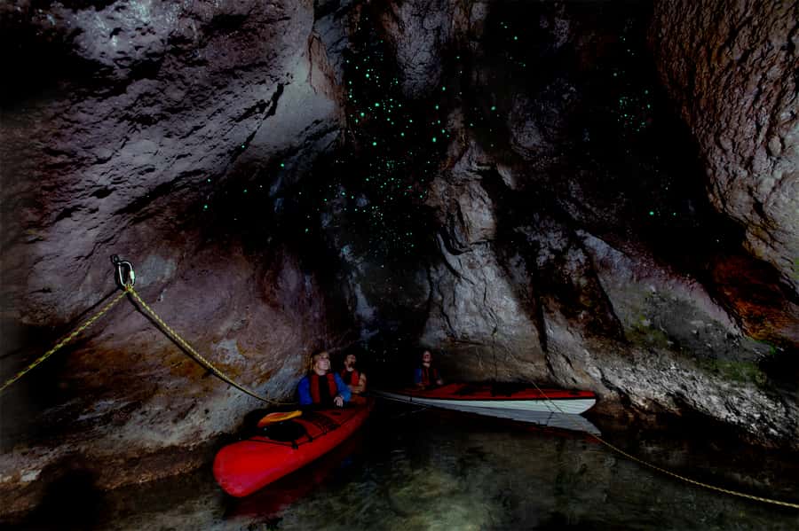 Hot Pools Kayak & Evening Barbecue - Getting ready at the Rotorua base