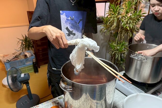 Hot Spring Dyeing Workshop in Beppu - Choosing fabric and preparing your pattern