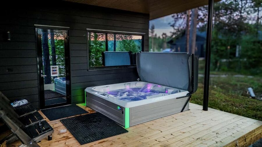 Inari: Finnish Sauna and Jacuzzi Experience - A quiet Lapland break beside the Juutua River