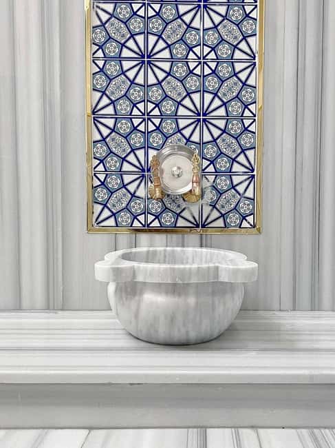 Istanbul: Historic Sifa Turkish Bath in Sultanahmet Square - The kese scrub: the most vigorous step