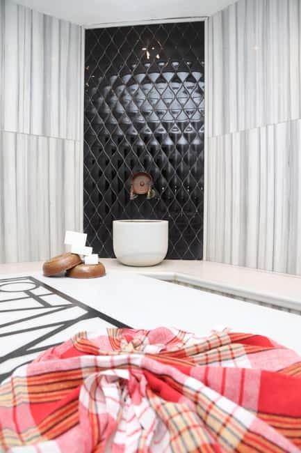 Istanbul: Traditional Turkish Bath with Foam and Oil Massage - The Menthol Steam Room Starts the Ritual