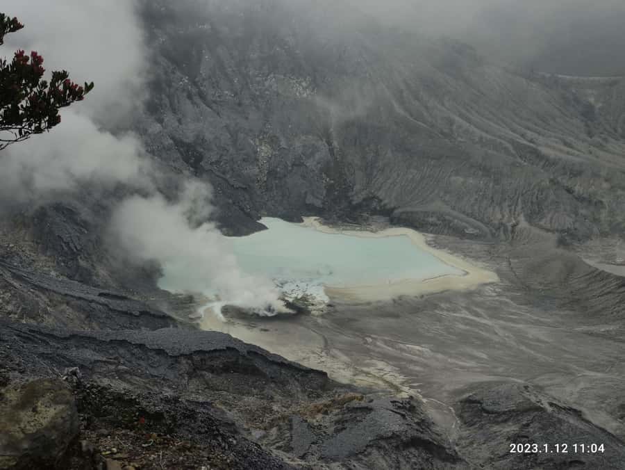 Jakarta: Volcano, Hot Spring, Tea, Rice Fields, &Coffee tour - Walking Around Tangkuban Perahu’s Main Crater