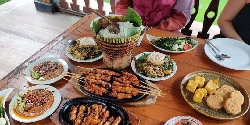Jakarta: Volcano, Tea/Rice Fields, Hot Spring, Local Food - The highlights at a glance