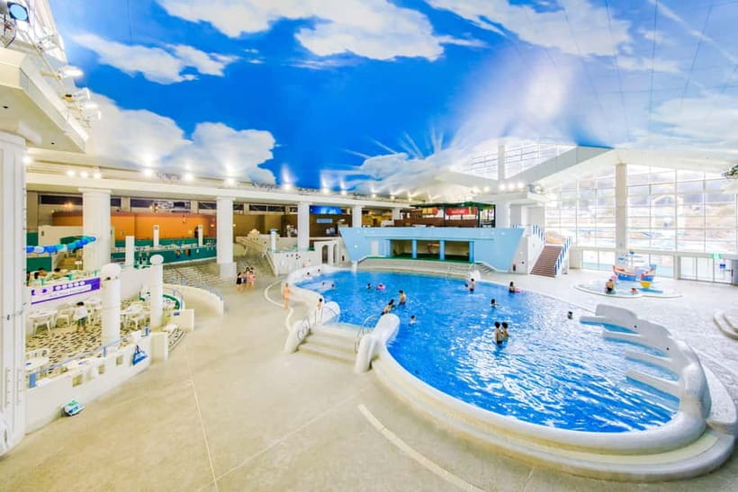 Kowakien Yunessun Hot Springs Entry Ticket - The 40-meter outdoor bath and Hakone views