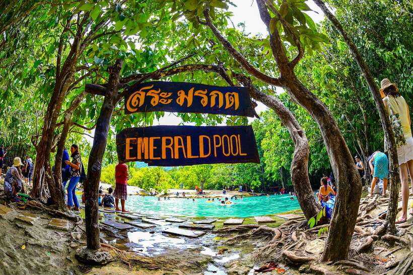 Krabi: Tiger Cave Temple, Emerald Pool and Hot Springs Tour - Lunch at a local restaurant