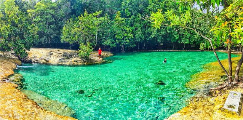Krabi: Tiger Cave Temple, Emerald Pool and Hot Springs Tour - Tiger Cave Temple and the 1,200-step challenge