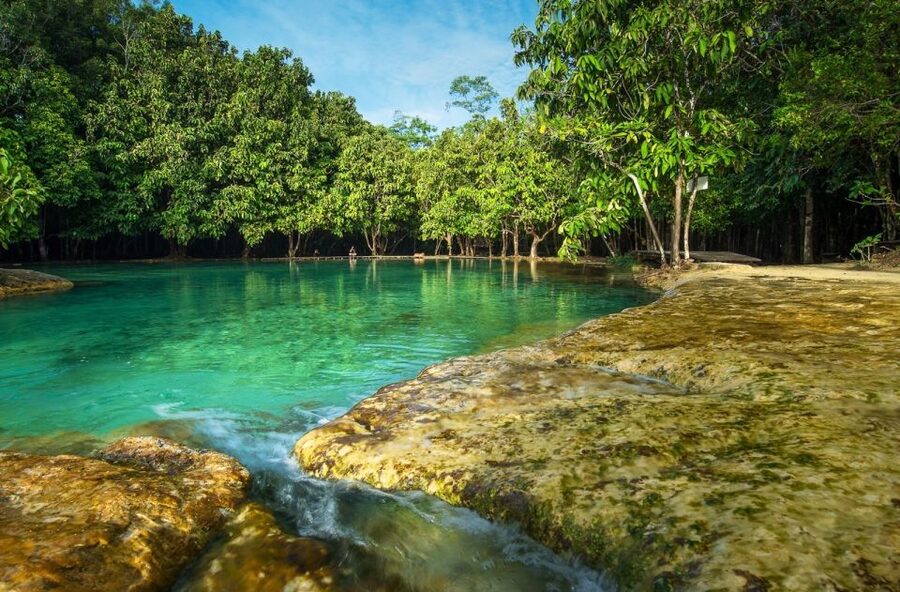 Krabi: Tiger Temple, Hot Springs & Crystal Pool Jungle Tour - Guides, groups, and the feel of the day