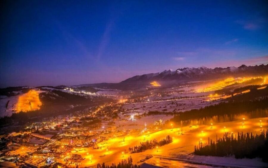 Krakow: Skii in Tatras Kotelnica with Optional Thermal Baths - Who should book this day trip?