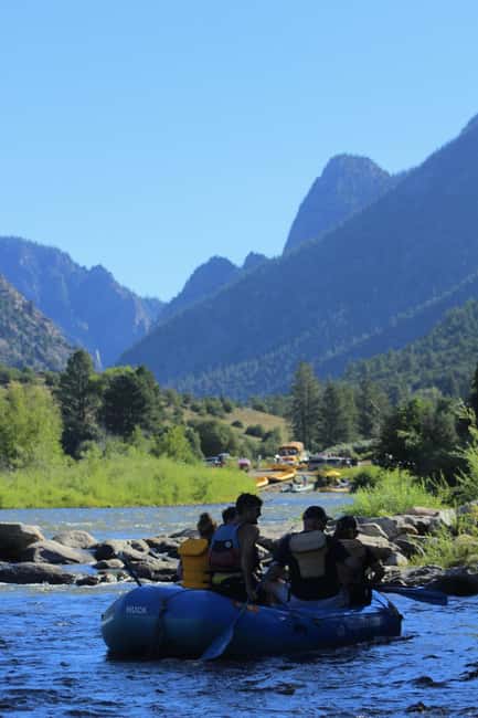 Kremmling: Colorado River Rafting With Hot Springs - What the 105-minute river trip feels like