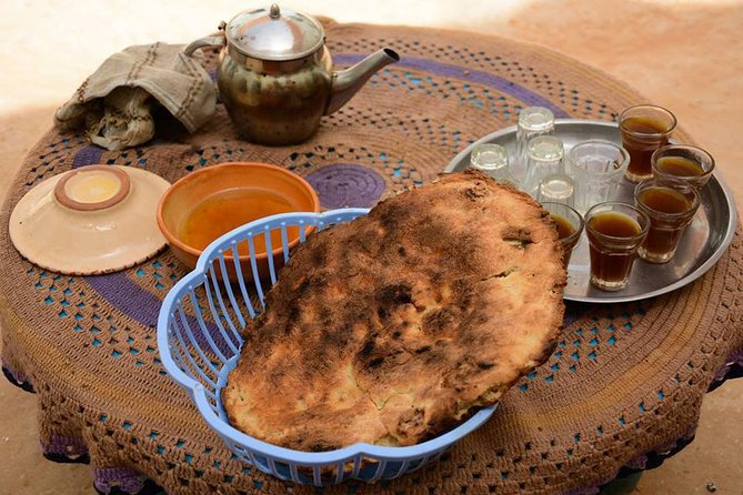 Ksar Ghilane 1 day: The hot spring and the homestay - The troglodyte house and a genuine family welcome