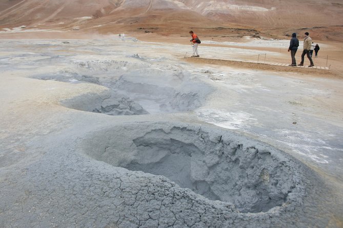Lake Mývatn and Powerful Dettifoss Day Tour from Akureyri - What the 4x4 and small group really mean
