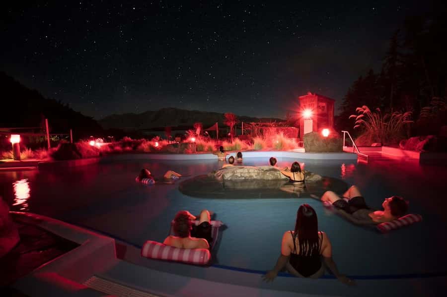 Lake Tekapo: 1.5-Hour Hot Pools & Stargazing Experience - Telescope viewing and the limits of a clear night