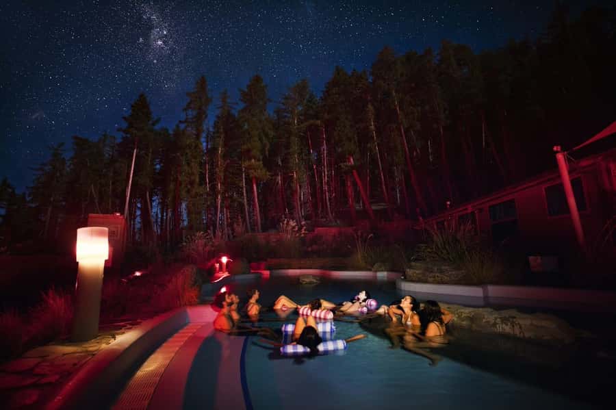 Lake Tekapo: 1.5-Hour Hot Pools & Stargazing Experience - The 38°C hot pool and floating hammock