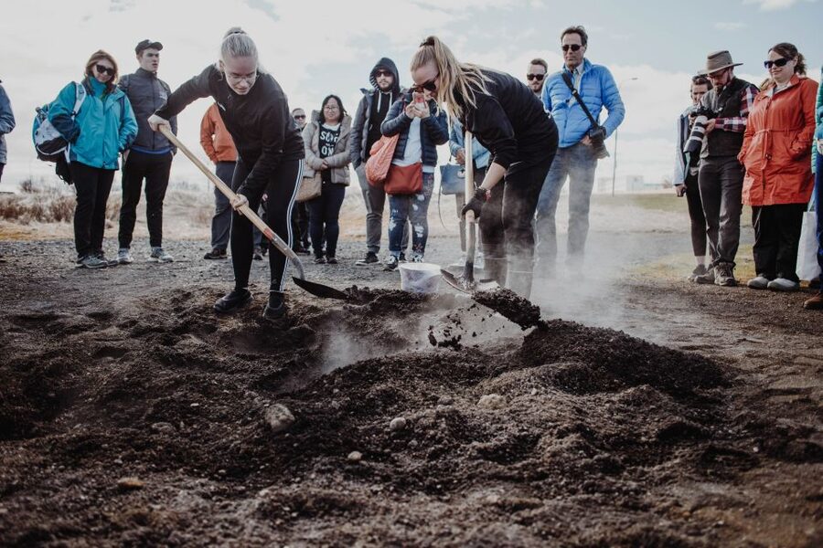 Laugarvatn Fontana: Geothermal Bread-Baking Experience - Arriving at Laugarvatn Fontana