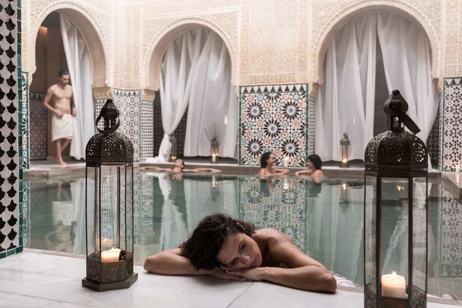 Malaga: Hammam Al Ándalus Entry Ticket with Massage - Mint tea in the lounge