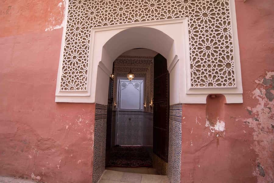 Marrakech: Authentic Moroccan Hammam Experience in Mouassine - The first stage: heat, black soap, and preparation