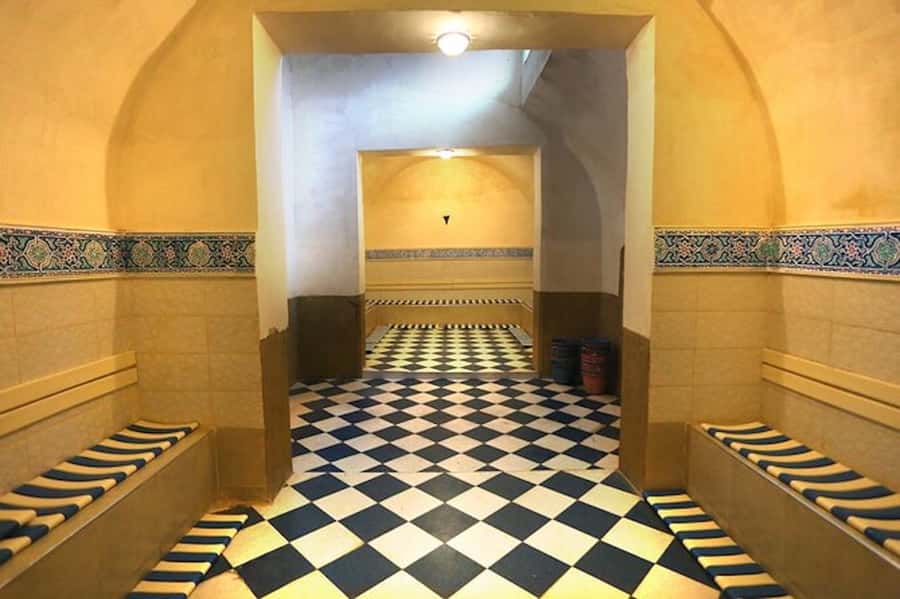 Marrakech: Authentic Moroccan Hammam Experience in Mouassine - The vigorous kessa scrub