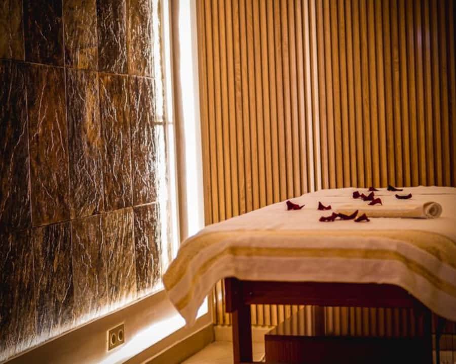Marrakech: Spa Massage and Steam Hammam with Pickup - The small-group setup and comfort level