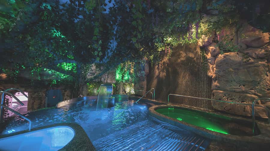 Medellín: Spa Experience with Dinner, Massage and Sauna - The atmosphere and small-group setting