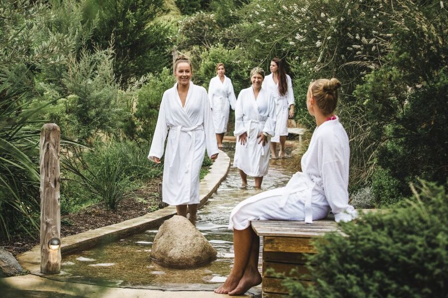 Melbourne: Mornington Peninsula & Hot Springs Tour 8 pax max - Transport, meeting point, and the full-day rhythm