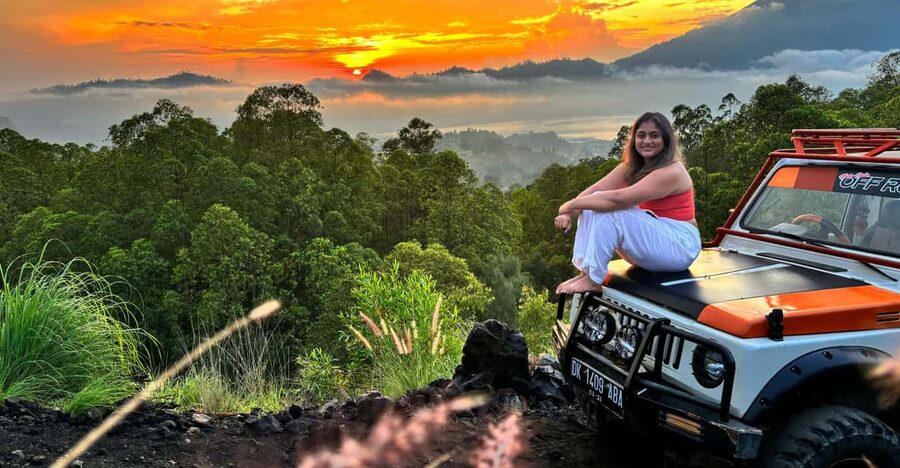 Mount Batur: Jeep Sunrise Adventure and Hot Spring - Sunrise over Mount Batur