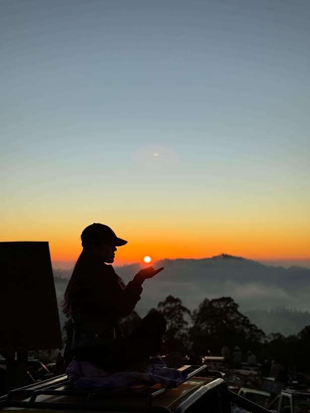 Mount batur jeep sunrise / sunset and hot spring - Watching Sunrise From the Jeep Route