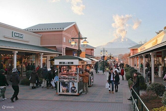 Mount Fuji 5th Station, Arakurayama, Oshino Hakkai and Hot Spring - Who will get the best value from this tour