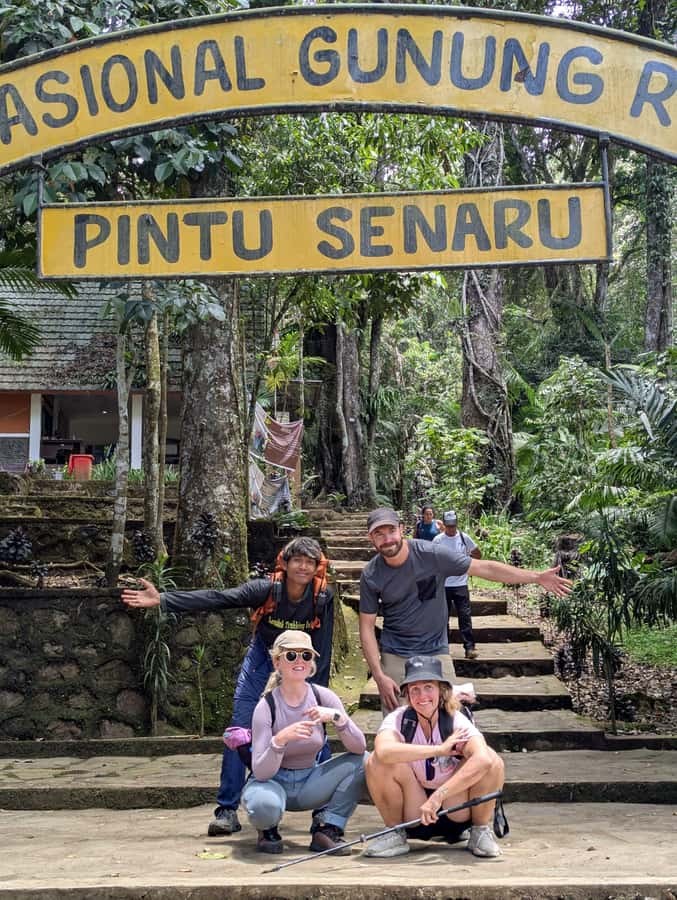 mount rinjani 3D/2N summit,lake.hot spring and crater rim - The guide and porter support