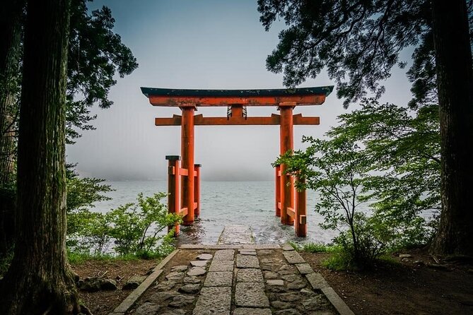 Mt. Fuji, Hakone Private Tour from Tokyo - Onsen, Arts and Nature - Hakone Shrine and the red torii by the lake