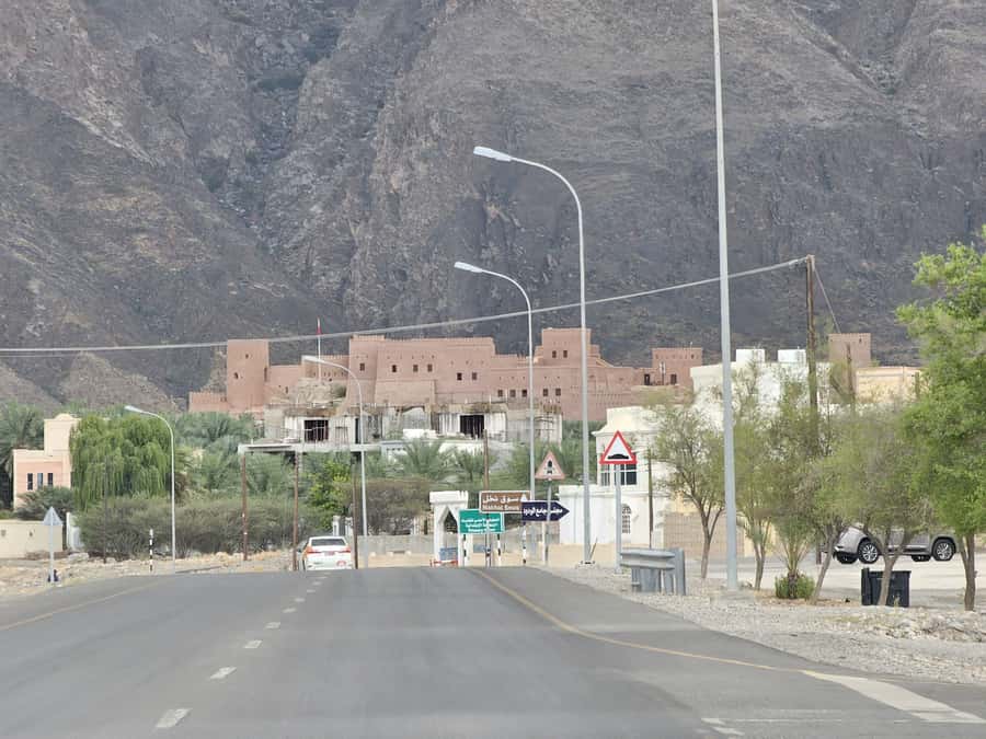 Muscat: full day tour to Nakhal, Rustaq and hot springs - Qasra House: a close look at home life